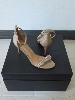 Kelly & Katie & Elegant Glitter Ankle-Strap Heels Gold. Size 9.
